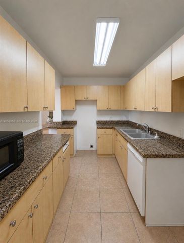 5202 NE 14th Ter, Pompano Beach, FL 33064