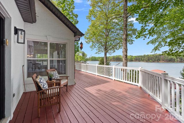 139 Hawks Point Drive, Troutman, NC 28166