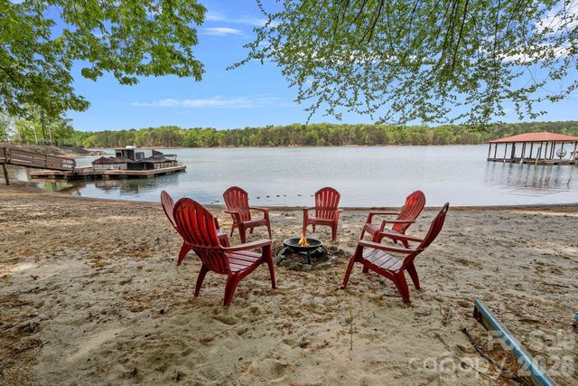 139 Hawks Point Drive, Troutman, NC 28166