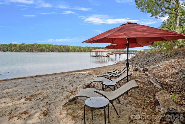 139 Hawks Point Drive, Troutman, NC 28166