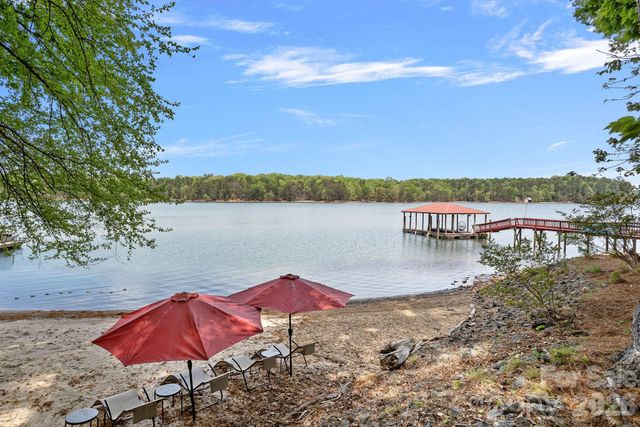 139 Hawks Point Drive, Troutman, NC 28166