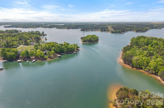 139 Hawks Point Drive, Troutman, NC 28166