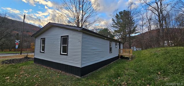 25 Railroad Avenue, Long Eddy, NY 12760