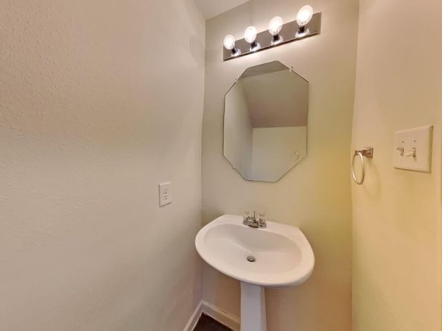 8578 Chaletford Drive, Houston, TX 77044