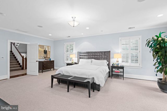 2215 KING PL NW, Washington, DC 20007