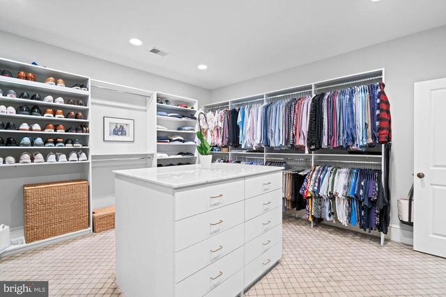 2215 KING PL NW, Washington, DC 20007