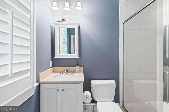 2215 KING PL NW, Washington, DC 20007