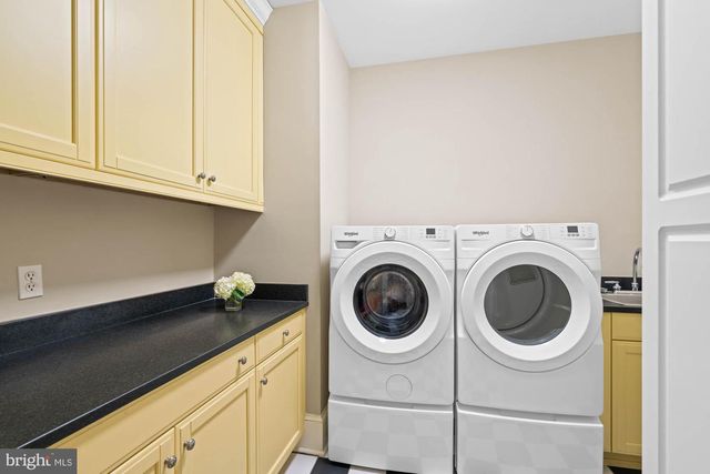 2215 KING PL NW, Washington, DC 20007