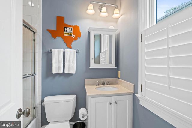 2215 KING PL NW, Washington, DC 20007