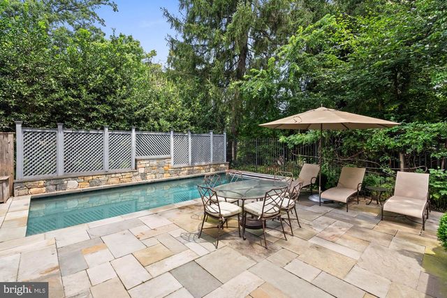 2215 KING PL NW, Washington, DC 20007