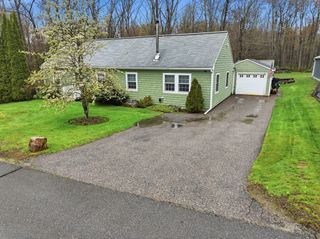 12 Holcomb Street, Leicester, MA 01524