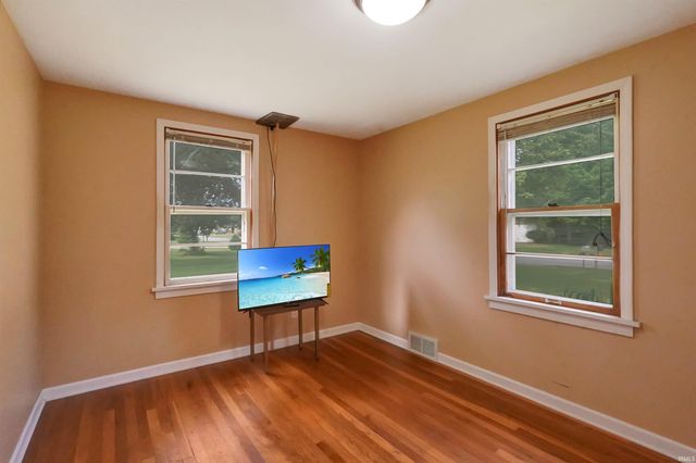 52395 Leland Avenue, South Bend, IN 46637