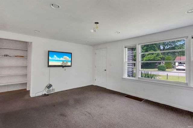 52395 Leland Avenue, South Bend, IN 46637