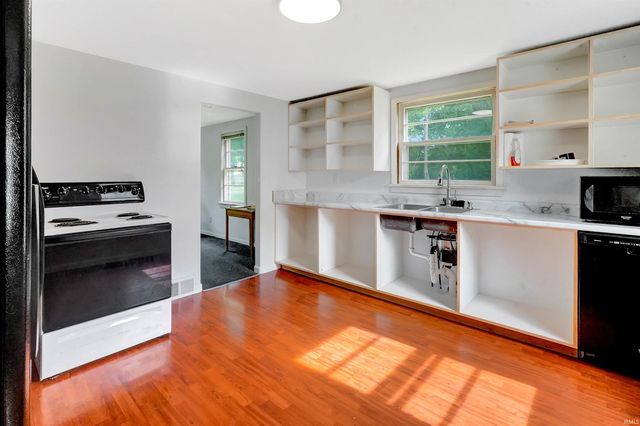 52395 Leland Avenue, South Bend, IN 46637
