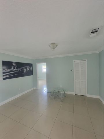 25 E 53rd Ter, Hialeah, FL 33013