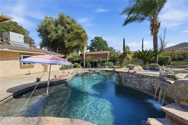 41215 Crest Dr, Hemet, CA 92544