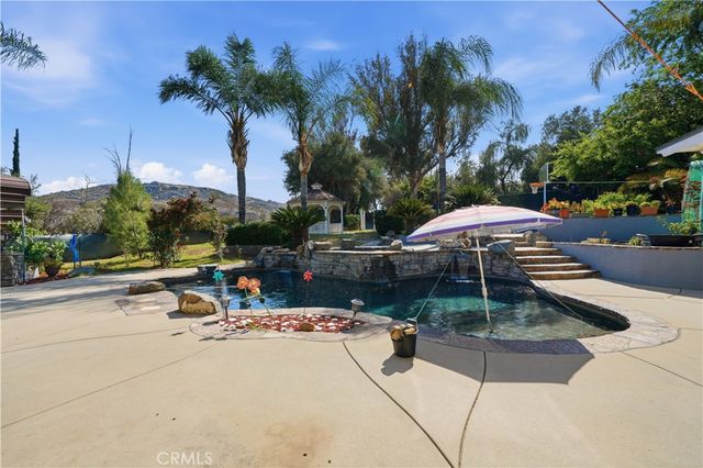 41215 Crest Dr, Hemet, CA 92544