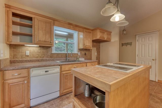 471 Pierce Cove Road, Hiawassee, GA 30546