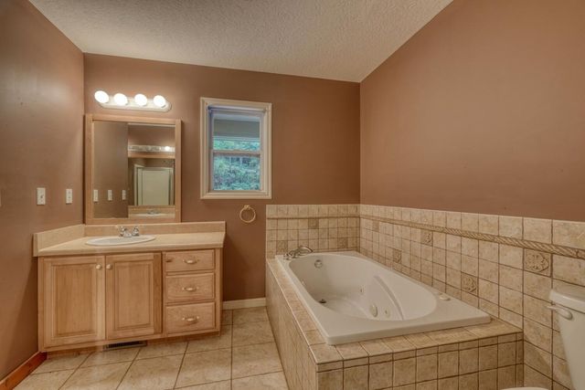 471 Pierce Cove Road, Hiawassee, GA 30546