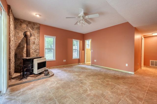 471 Pierce Cove Road, Hiawassee, GA 30546