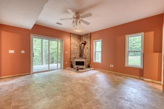 471 Pierce Cove Road, Hiawassee, GA 30546