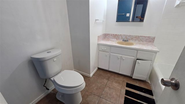 5200 Lancaster CT F, Austin, TX 78723