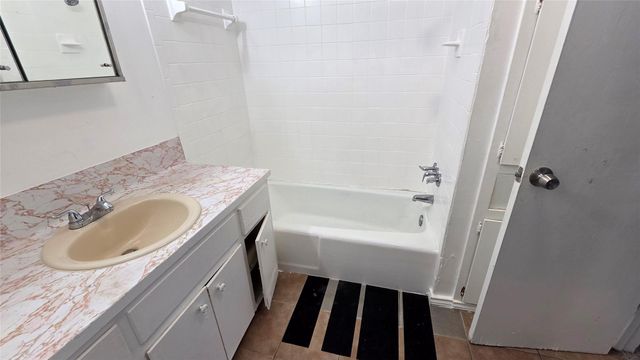 5200 Lancaster CT F, Austin, TX 78723