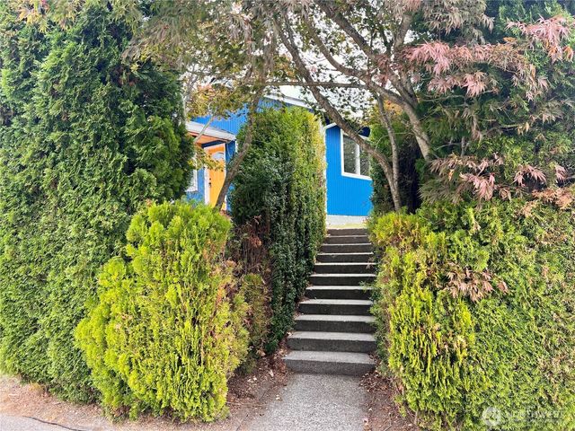 2740 Callahan Drive, Bremerton, WA 98310