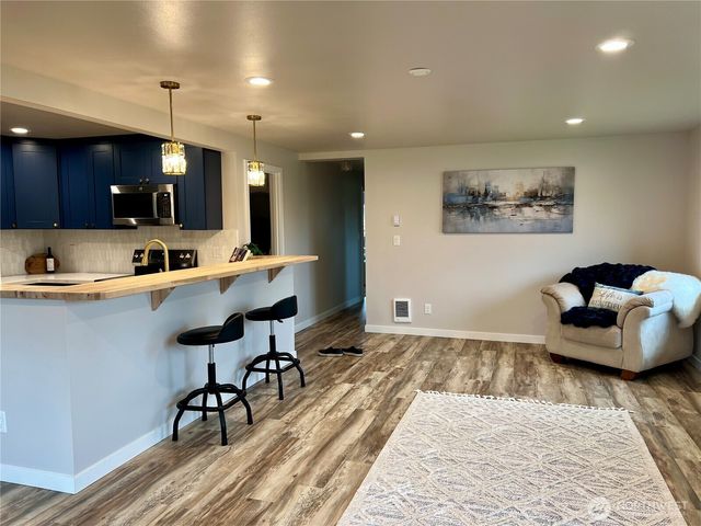 2740 Callahan Drive, Bremerton, WA 98310