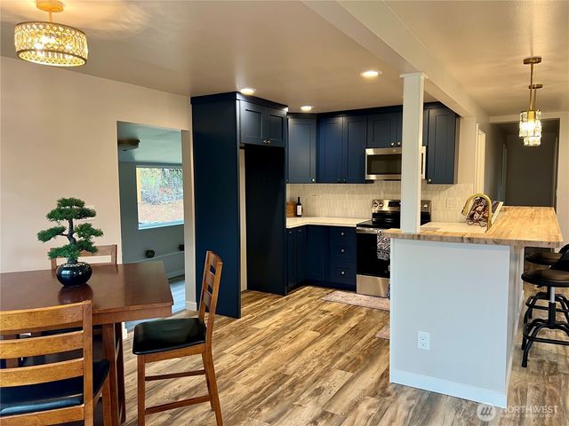 2740 Callahan Drive, Bremerton, WA 98310