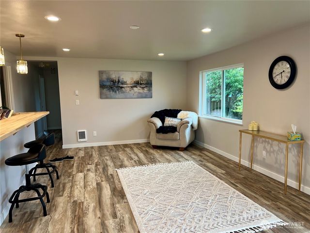 2740 Callahan Drive, Bremerton, WA 98310