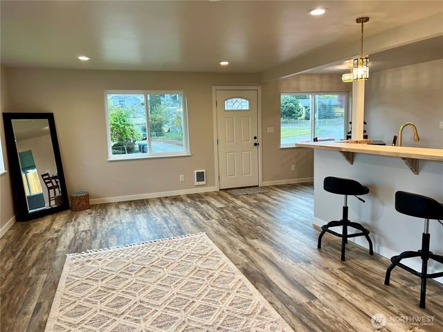 2740 Callahan Drive, Bremerton, WA 98310