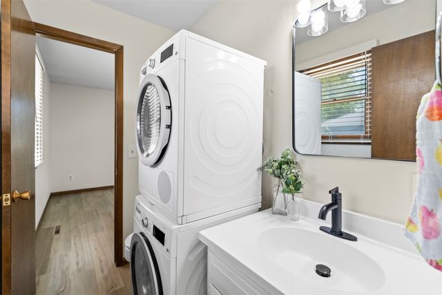409 SE Wanda Drive, Ankeny, IA 50021