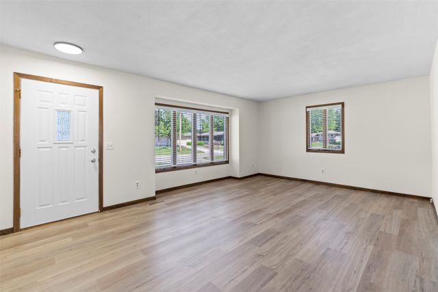 409 SE Wanda Drive, Ankeny, IA 50021