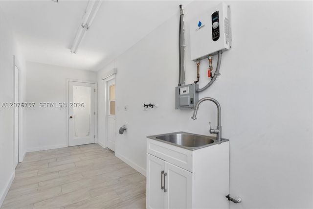 7220 NW 10th Pl, Plantation, FL 33313