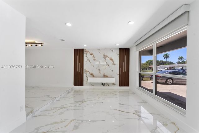 7220 NW 10th Pl, Plantation, FL 33313