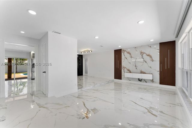 7220 NW 10th Pl, Plantation, FL 33313
