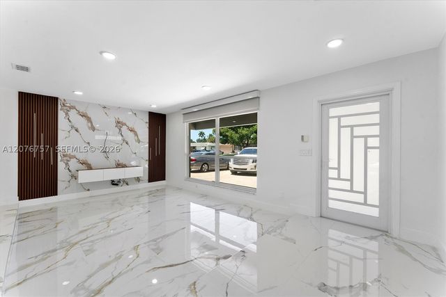 7220 NW 10th Pl, Plantation, FL 33313