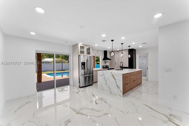 7220 NW 10th Pl, Plantation, FL 33313
