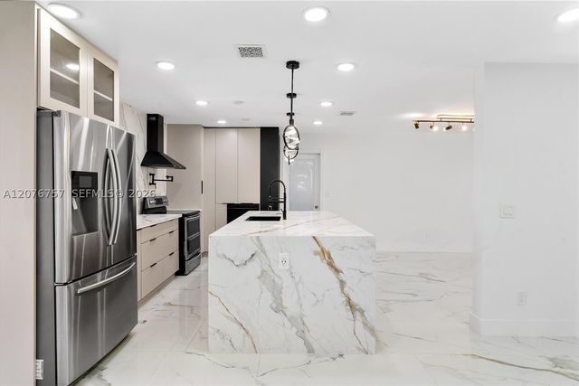 7220 NW 10th Pl, Plantation, FL 33313