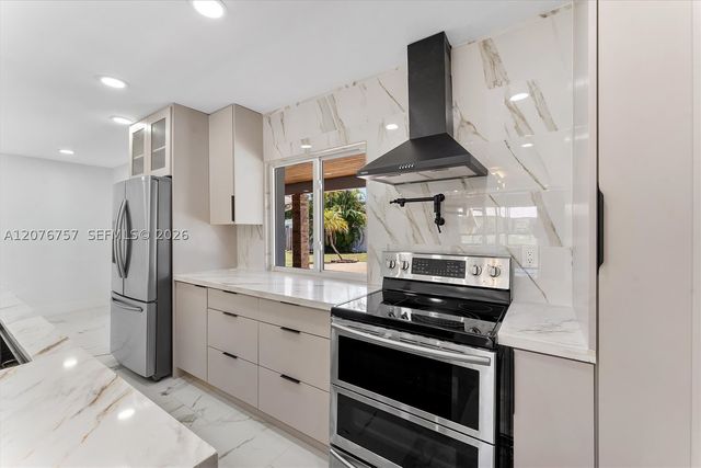 7220 NW 10th Pl, Plantation, FL 33313