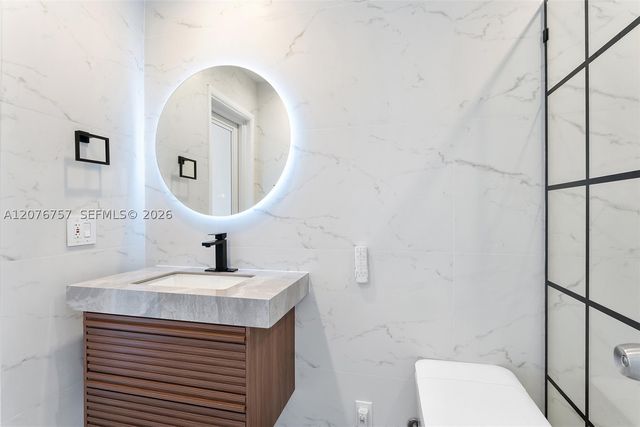 7220 NW 10th Pl, Plantation, FL 33313
