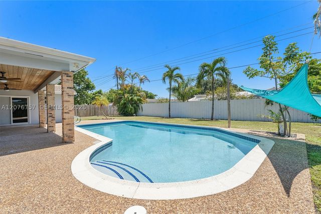 7220 NW 10th Pl, Plantation, FL 33313