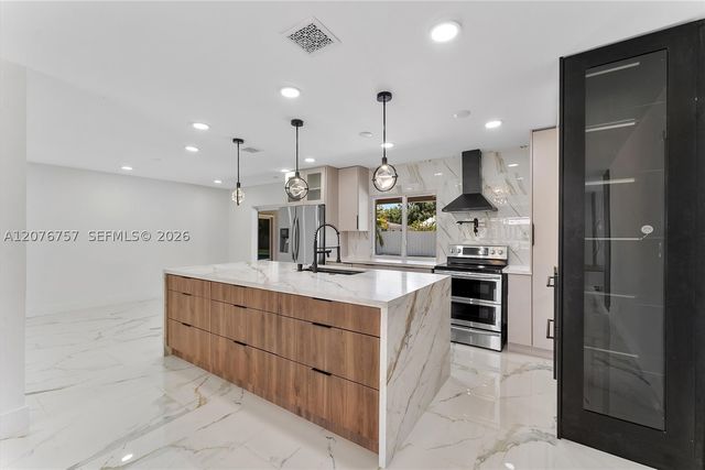 7220 NW 10th Pl, Plantation, FL 33313