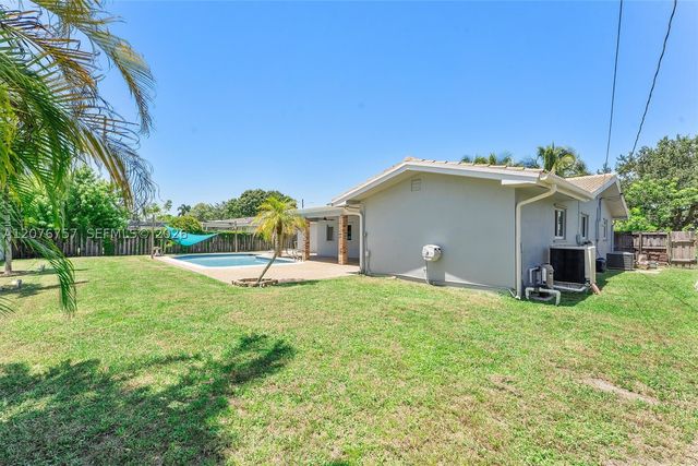 7220 NW 10th Pl, Plantation, FL 33313