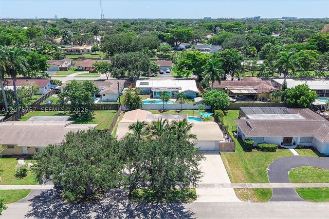 7220 NW 10th Pl, Plantation, FL 33313