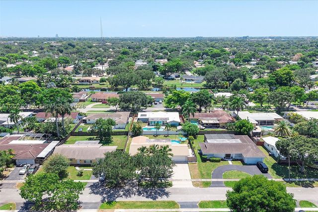7220 NW 10th Pl, Plantation, FL 33313