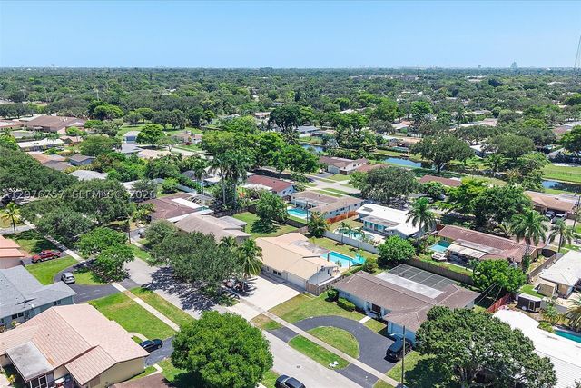 7220 NW 10th Pl, Plantation, FL 33313
