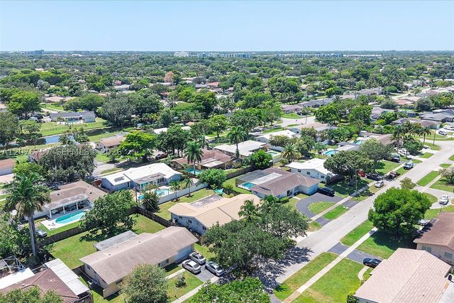 7220 NW 10th Pl, Plantation, FL 33313