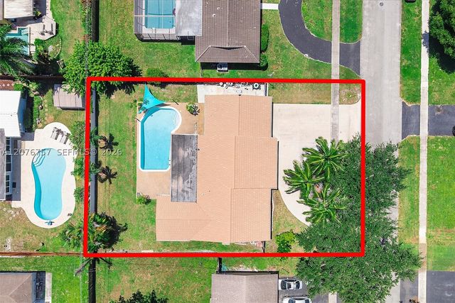 7220 NW 10th Pl, Plantation, FL 33313